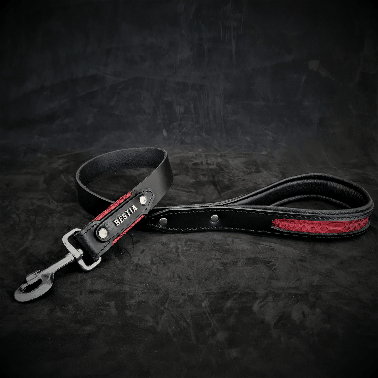 The ''Red Dragon'' leash-0