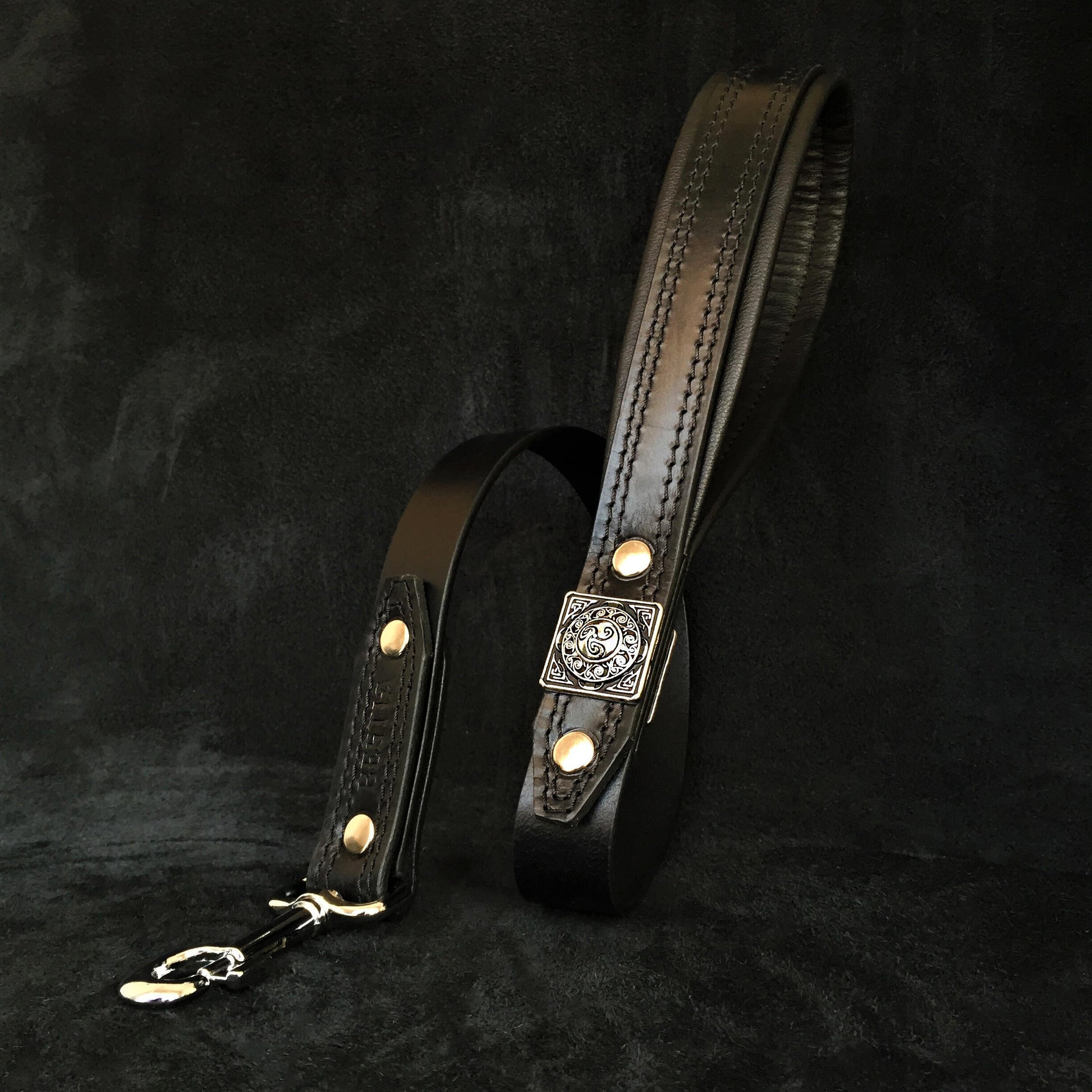 The ''Eros'' leash all Black-0